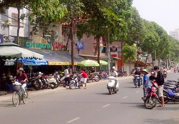 “Đuối” với nạn chiếm dụng vỉa hè, lòng đường ảnh 1 “Đuối” với nạn chiếm dụng vỉa hè, lòng đường ảnh 1