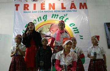 Triển lãm "Trong mắt em" gây quỹ cho bệnh nhân ung thư ảnh 2