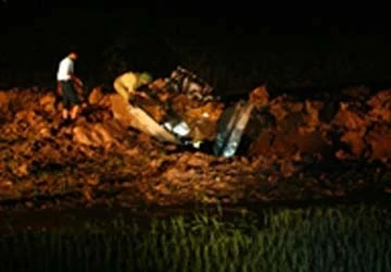 Tai nạn máy bay quân sự ở ngoại thành Hà Nội ảnh 1 Tai nạn máy bay quân sự ở ngoại thành Hà Nội ảnh 1