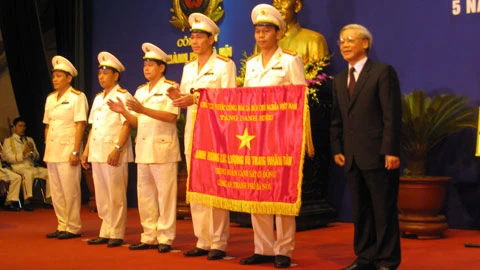 Công an Hà Nội đón nhận Huân chương Sao vàng ảnh 1 Công an Hà Nội đón nhận Huân chương Sao vàng ảnh 1