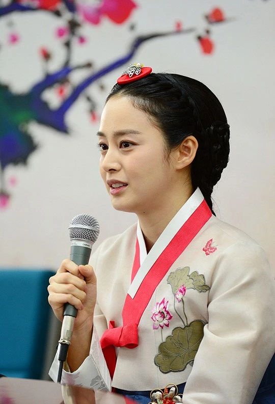 Kim Tae Hee lần đầu nói về người yêu Bi Rain ảnh 1