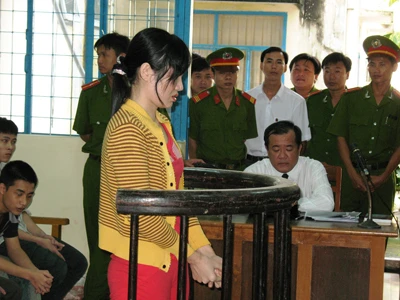 Tường thuật phiên xử phúc thẩm vụ vợ chồng Giang - Thơm hành hạ bé Hào Anh ảnh 8 Tường thuật phiên xử phúc thẩm vụ vợ chồng Giang - Thơm hành hạ bé Hào Anh ảnh 8