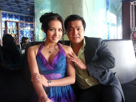 Thuyên Trang run khi hôn Lý Hùng ảnh 2 Thuyên Trang run khi hôn Lý Hùng ảnh 2