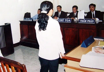 Bài 2: Ðương sự dùng... “chiêu” ảnh 1 Bài 2: Ðương sự dùng... “chiêu” ảnh 1