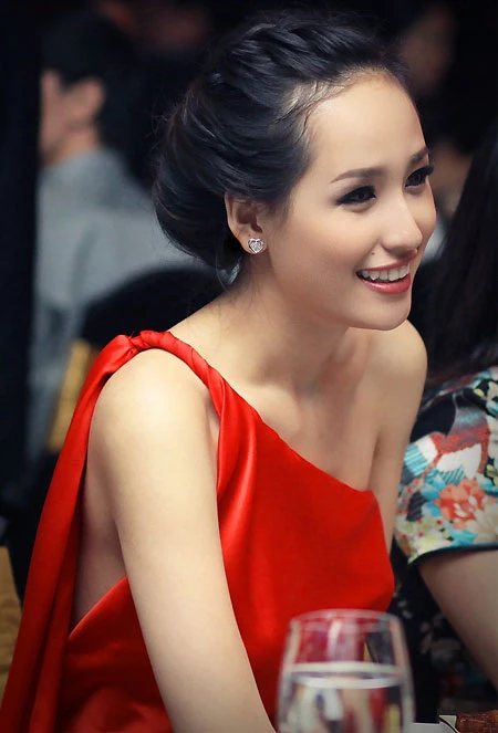 Mai Phương Thúy đẹp với váy lụa hở lưng ảnh 6 Mai Phương Thúy đẹp với váy lụa hở lưng ảnh 6