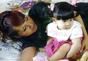 "Gái nhảy" Minh Thư lần đầu khoe con gái ảnh 2