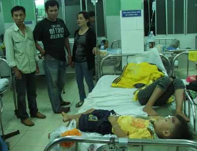 Kinh hoàng xe lửa tông sáu ôtô, ít nhất hai người chết, 26 người bị thương ảnh 8 Kinh hoàng xe lửa tông sáu ôtô, ít nhất hai người chết, 26 người bị thương ảnh 8