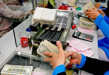 Hối hả vay USD “chạy” thời hạn siết ngoại tệ ảnh 1 Hối hả vay USD “chạy” thời hạn siết ngoại tệ ảnh 1