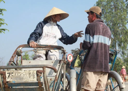Cụ ông gần 100 tuổi đạp xích lô ảnh 4 Cụ ông gần 100 tuổi đạp xích lô ảnh 4