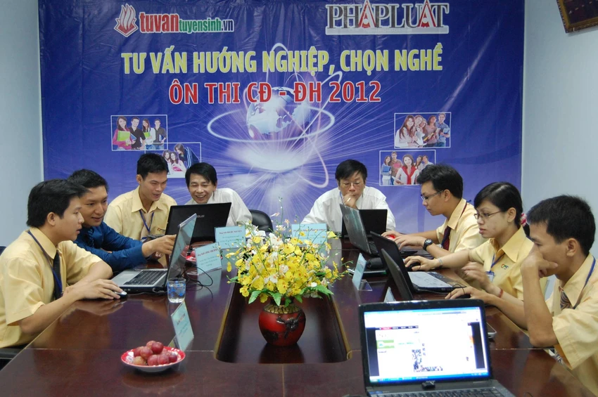 Khai mạc chương trình tư vấn tuyển sinh CĐ- ĐH năm 2013 ảnh 1 Khai mạc chương trình tư vấn tuyển sinh CĐ- ĐH năm 2013 ảnh 1