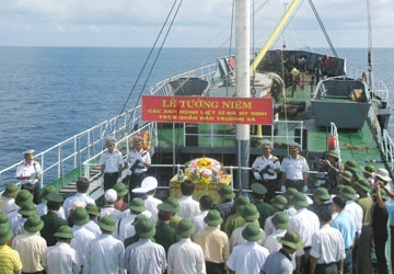Tưởng niệm 64 liệt sĩ hy sinh tại Trường Sa ảnh 1 Tưởng niệm 64 liệt sĩ hy sinh tại Trường Sa ảnh 1