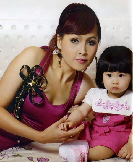 "Gái nhảy" Minh Thư lần đầu khoe con gái ảnh 6