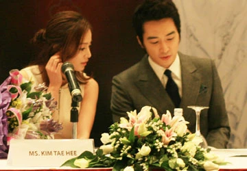 Song Seung Hun và Kim Tae Hee đã có mặt tại Việt Nam ảnh 1 Song Seung Hun và Kim Tae Hee đã có mặt tại Việt Nam ảnh 1