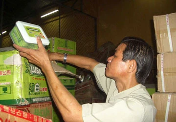 Hàng lậu, hàng giả: Ngày càng khó chống! ảnh 1 Hàng lậu, hàng giả: Ngày càng khó chống! ảnh 1