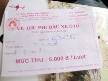 Quận 1 đã tổ chức một số tuyến đường cho phép xe ôtô đậu thu phí 5.000 đồng/lượt để tạo điều kiện cho người dân có chỗ đậu xe. Quận 1 đã tổ chức một số tuyến đường cho phép xe ôtô đậu thu phí 5.000 đồng/lượt để tạo điều kiện cho người dân có chỗ đậu xe.