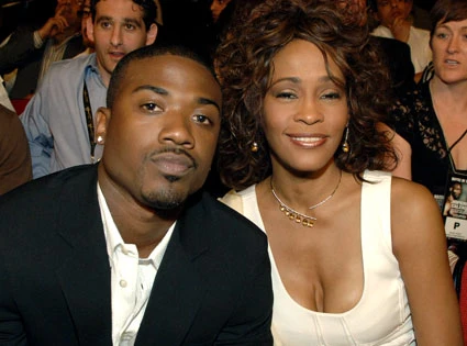 Whitney Houston và rapper Ray J. Ảnh: ABC. Whitney Houston và rapper Ray-J
