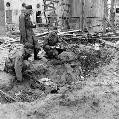 Hình ảnh chưa từng thấy trong boongke của Hitler ảnh 5 Hình ảnh chưa từng thấy trong boongke của Hitler ảnh 5
