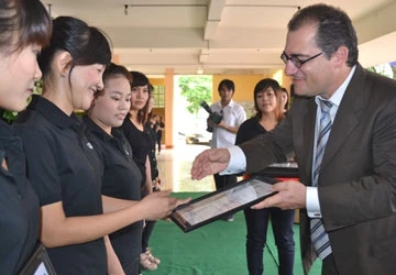 Khai giảng khóa đào tạo nghề tóc cho phụ nữ nghèo ảnh 1 Khai giảng khóa đào tạo nghề tóc cho phụ nữ nghèo ảnh 1