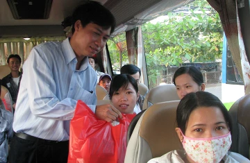 Thao thức cùng những tấm vé xe về Tết ảnh 2 Thao thức cùng những tấm vé xe về Tết ảnh 2