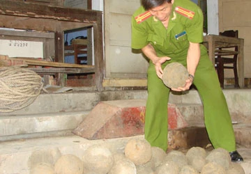 Phát hiện 52 quả đạn thần công ảnh 1 Phát hiện 52 quả đạn thần công ảnh 1