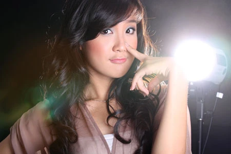 Xuân Mai chưa quen... "bị" nhìn chằm chằm ảnh 5 Xuân Mai chưa quen... "bị" nhìn chằm chằm ảnh 5