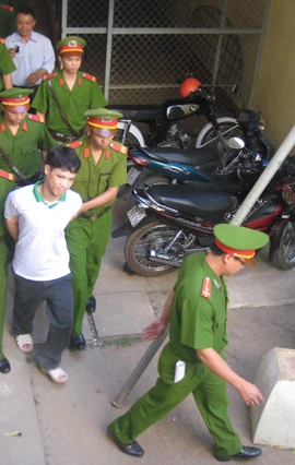 Chùm ảnh: Phiên xử sơ thẩm lần 3 kỳ án vườn mít: Mai bị tuyên tù chung thân ảnh 9 Chùm ảnh: Phiên xử sơ thẩm lần 3 kỳ án vườn mít: Mai bị tuyên tù chung thân ảnh 9