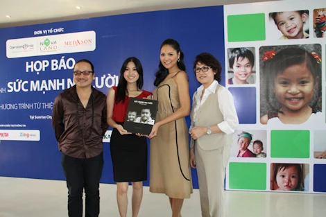 Hương Giang hành động vì nụ cười trẻ thơ ảnh 5 Hương Giang hành động vì nụ cười trẻ thơ ảnh 5