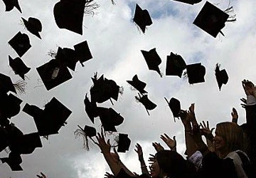 Hàng ngàn du học sinh châu Âu 'bùng nợ' ở Anh ảnh 1