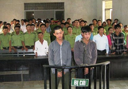 Ai bảo vệ người bảo vệ pháp luật? ảnh 2 Ai bảo vệ người bảo vệ pháp luật? ảnh 2