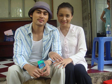 Thuyên Trang run khi hôn Lý Hùng ảnh 7 Thuyên Trang run khi hôn Lý Hùng ảnh 7
