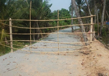 Rào đường cấm người khác đi ảnh 1 Rào đường cấm người khác đi ảnh 1