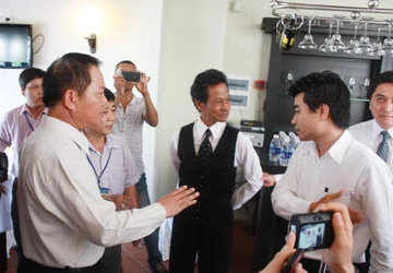 Ngưng cuộc gặp giữa Chế Linh và báo chí ảnh 1