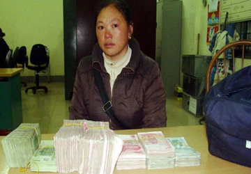 Chuyển tiền trái phép qua biên giới, 1 phụ nữ bị bắt ảnh 1 Chuyển tiền trái phép qua biên giới, 1 phụ nữ bị bắt ảnh 1
