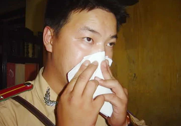 Vụ người vi phạm nhổ nước bọt vào CSGT: Phạt đúng và nặng mới đủ sức răn đe ảnh 1 Vụ người vi phạm nhổ nước bọt vào CSGT: Phạt đúng và nặng mới đủ sức răn đe ảnh 1