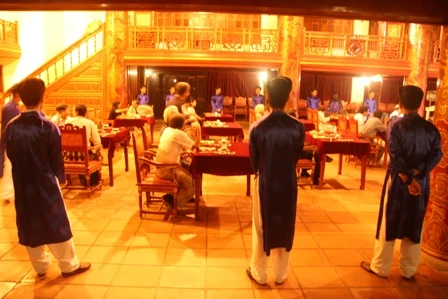 Tái hiện thành công “Yến tiệc vương giả” thời vua Nguyễn ảnh 2 Tái hiện thành công “Yến tiệc vương giả” thời vua Nguyễn ảnh 2