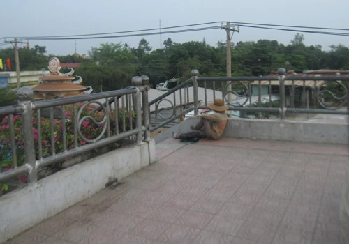 Lật mặt gã sư giả xin tiền ở Suối Tiên ảnh 3 Lật mặt gã sư giả xin tiền ở Suối Tiên ảnh 3