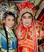 Cha con nghệ sĩ Thanh Tòng - Quế Trân. Cha con nghệ sĩ Thanh Tòng - Quế Trân.