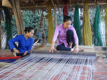 Thuyên Trang run khi hôn Lý Hùng ảnh 6 Thuyên Trang run khi hôn Lý Hùng ảnh 6