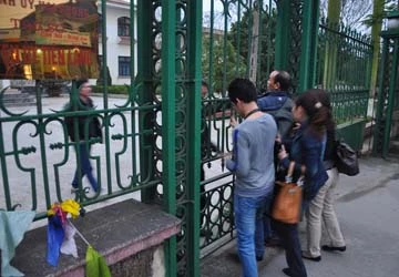 Nhiều phóng viên không được dự buổi công bố cách chức chủ tịch huyện Tiên Lãng ảnh 1 Nhiều phóng viên không được dự buổi công bố cách chức chủ tịch huyện Tiên Lãng ảnh 1