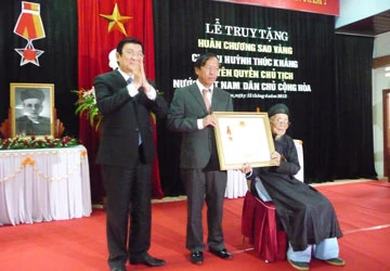 Truy tặng huân chương Sao Vàng cho cụ Huỳnh Thúc Kháng ảnh 1 Truy tặng huân chương Sao Vàng cho cụ Huỳnh Thúc Kháng ảnh 1