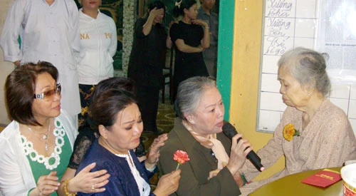 Nghệ sĩ tiết lộ chuyện 8-3 ảnh 2