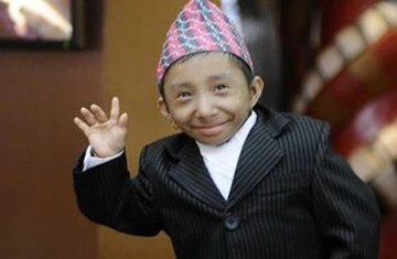 Người thấp nhất thế giới làm đại sứ du lịch Nepal ảnh 1 Người thấp nhất thế giới làm đại sứ du lịch Nepal ảnh 1