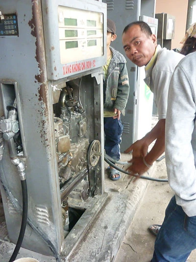 Nổ lớn ở cây xăng ảnh 1