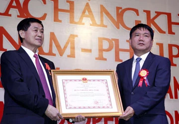 Trao huân chương Hữu nghị cho ông Hạnh Nguyễn ảnh 1 Trao huân chương Hữu nghị cho ông Hạnh Nguyễn ảnh 1