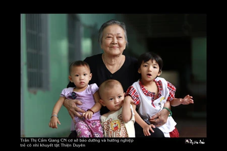 Triển lãm ảnh "Bóng mẹ" gây quỹ từ thiện ảnh 6 Triển lãm ảnh "Bóng mẹ" gây quỹ từ thiện ảnh 6