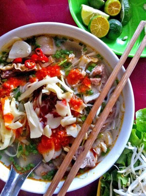 Cô gái Tây đi tìm "bát phở hoàn hảo" ở Hà Nội ảnh 2