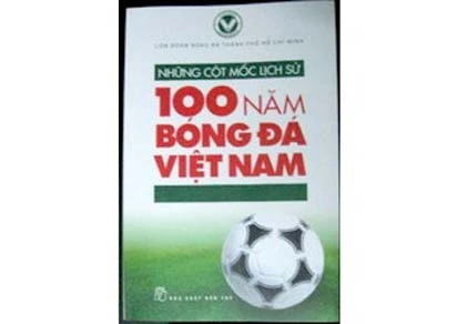 Ra mắt cuốn sách lịch sử 100 năm bóng đá VN ảnh 1 Ra mắt cuốn sách lịch sử 100 năm bóng đá VN ảnh 1