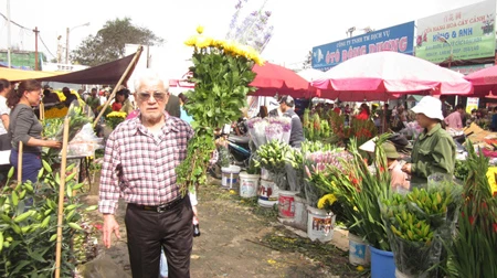 Hà Nội: Đào, hoa đều giảm giá ảnh 2 Hà Nội: Đào, hoa đều giảm giá ảnh 2