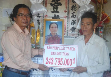 Trao tiền hỗ trợ đợt II cho gia đình chị Nhân ảnh 1 Trao tiền hỗ trợ đợt II cho gia đình chị Nhân ảnh 1