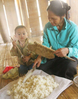 Rẻo cao Thanh Hóa đói mùa giáp hạt - Bài 1: Quanh năm cơm độn sắn, ngô ảnh 3 Rẻo cao Thanh Hóa đói mùa giáp hạt - Bài 1: Quanh năm cơm độn sắn, ngô ảnh 3